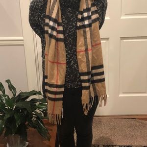 NWT Burberry Classic Check Cashmere Scarf